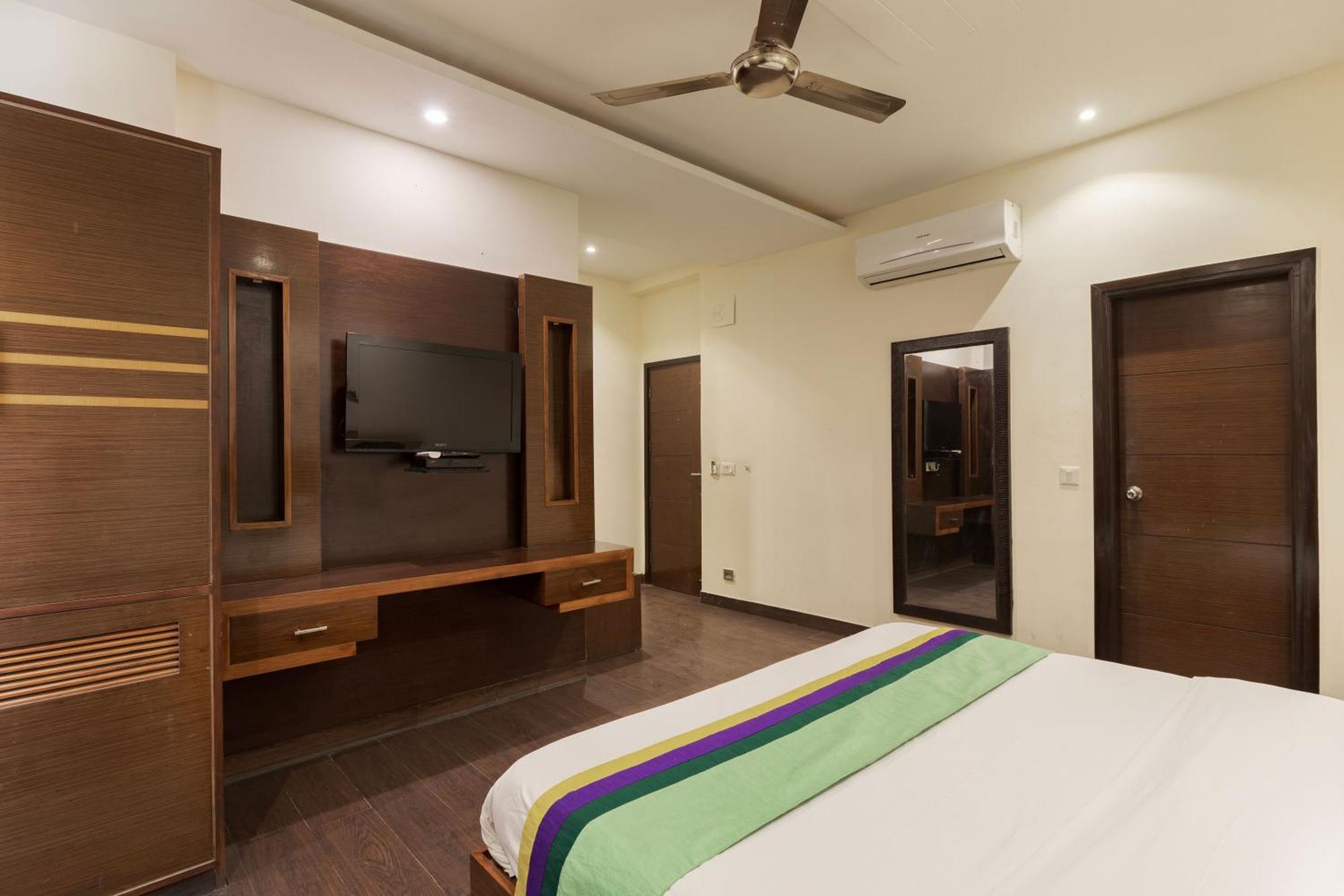 Treebo White Castle, Gurgaon Hotel Exterior foto