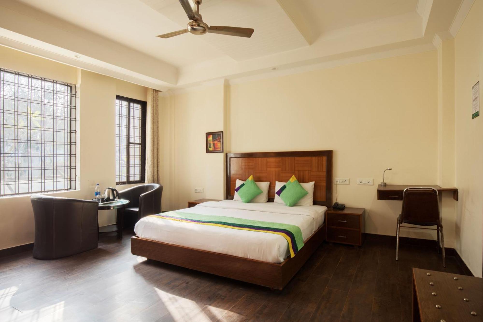 Treebo White Castle, Gurgaon Hotel Exterior foto