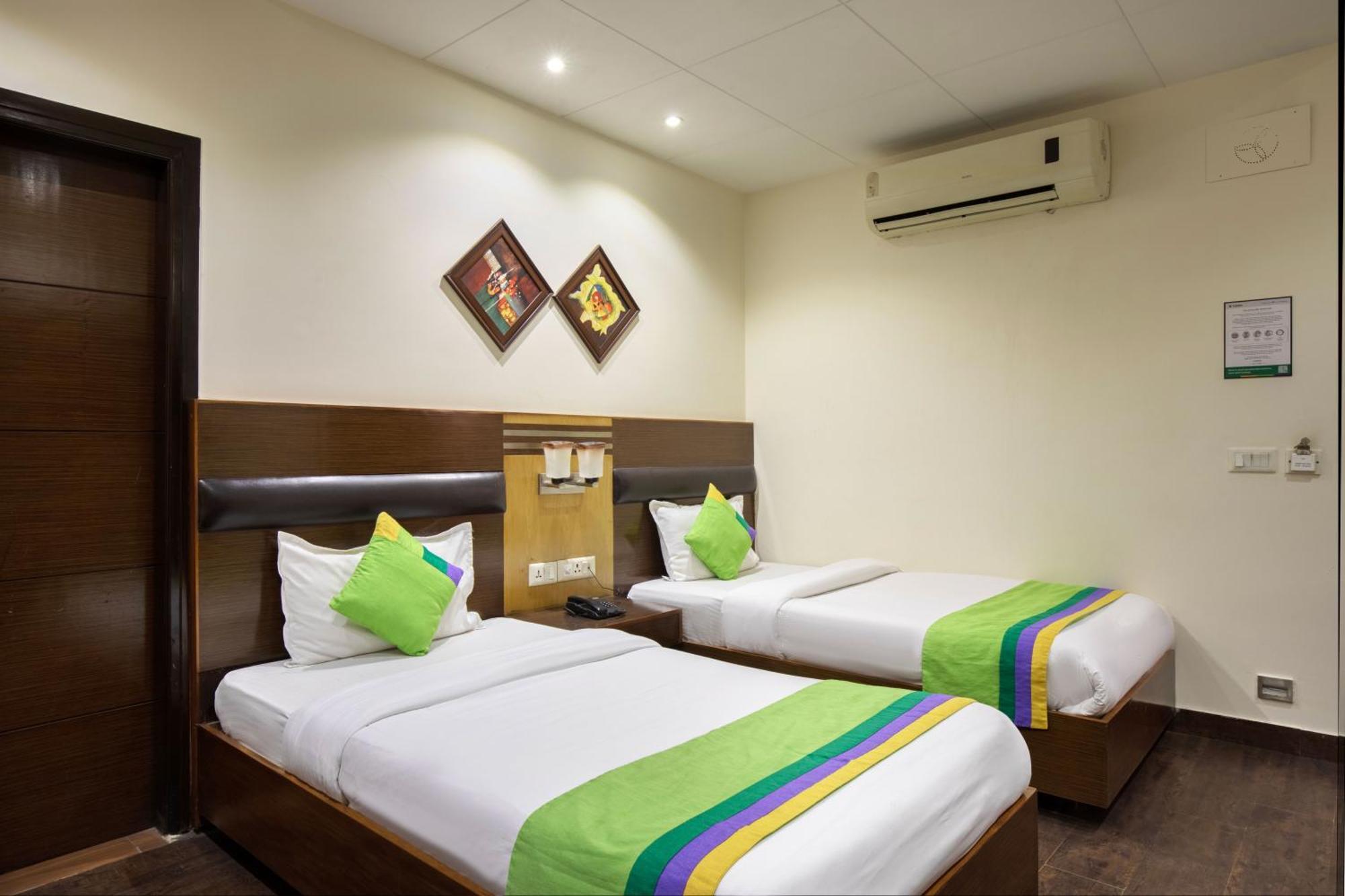 Treebo White Castle, Gurgaon Hotel Exterior foto