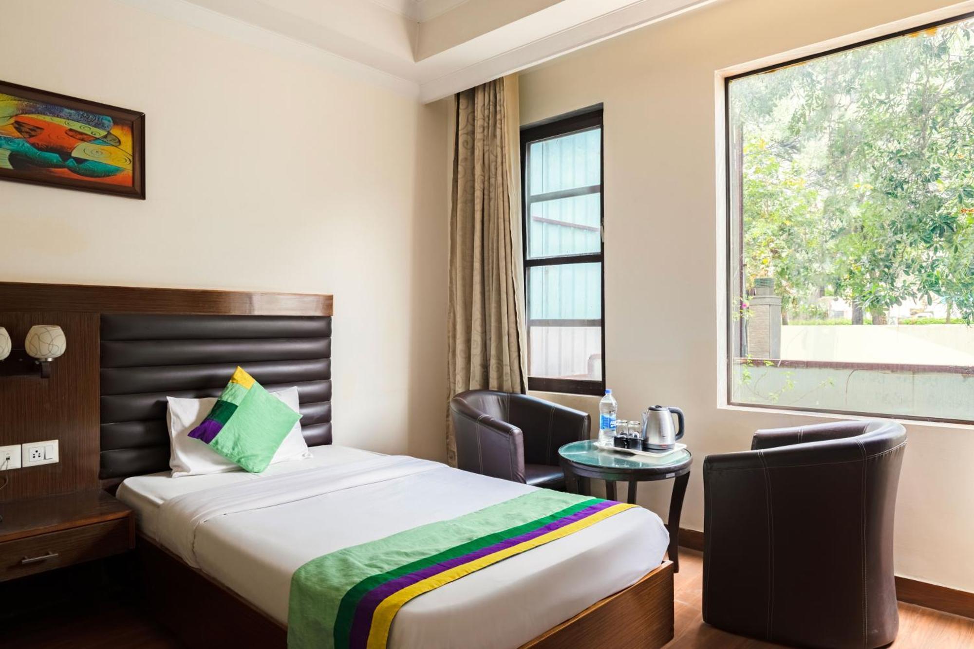 Treebo White Castle, Gurgaon Hotel Exterior foto