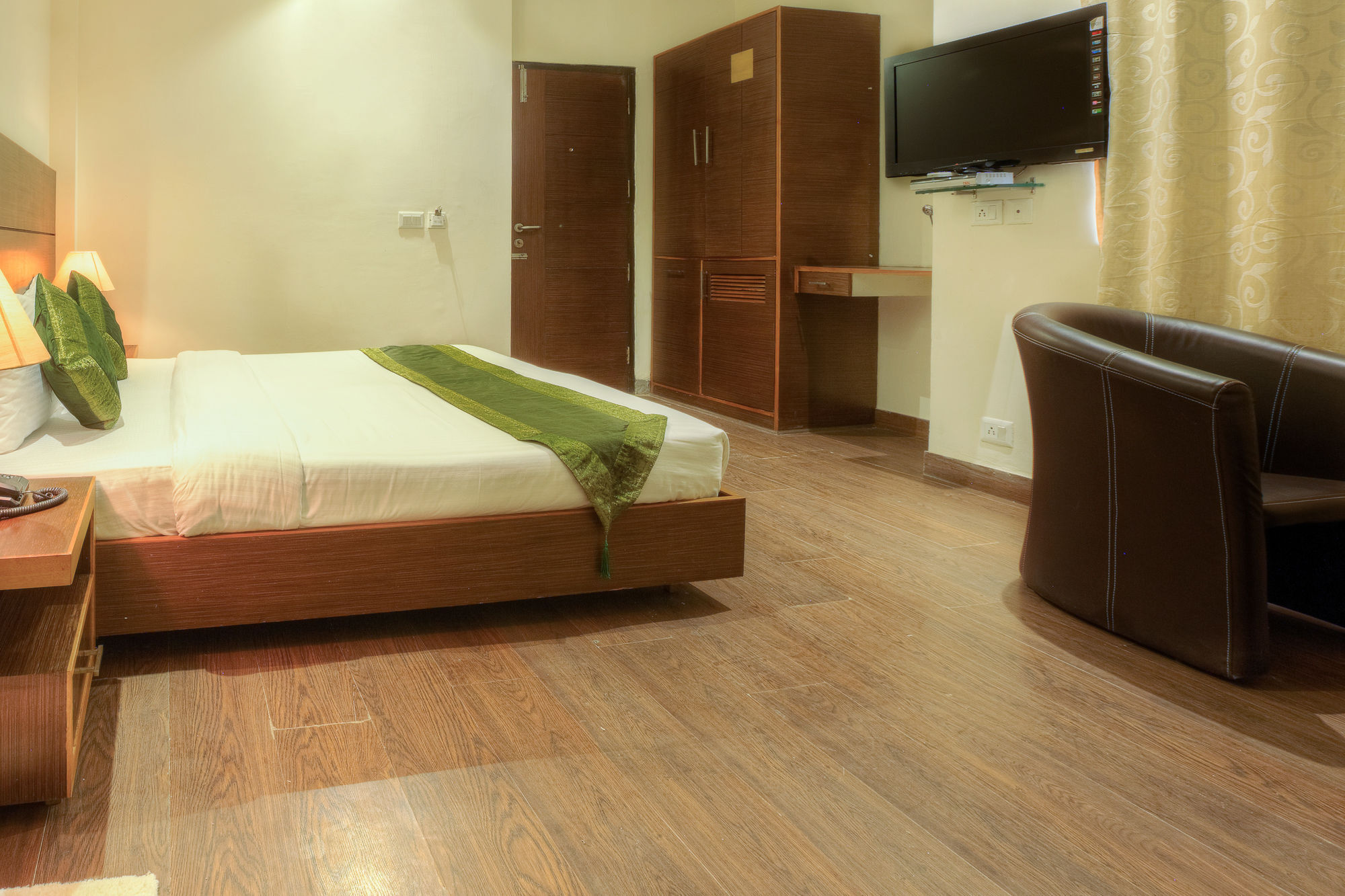 Treebo White Castle, Gurgaon Hotel Exterior foto